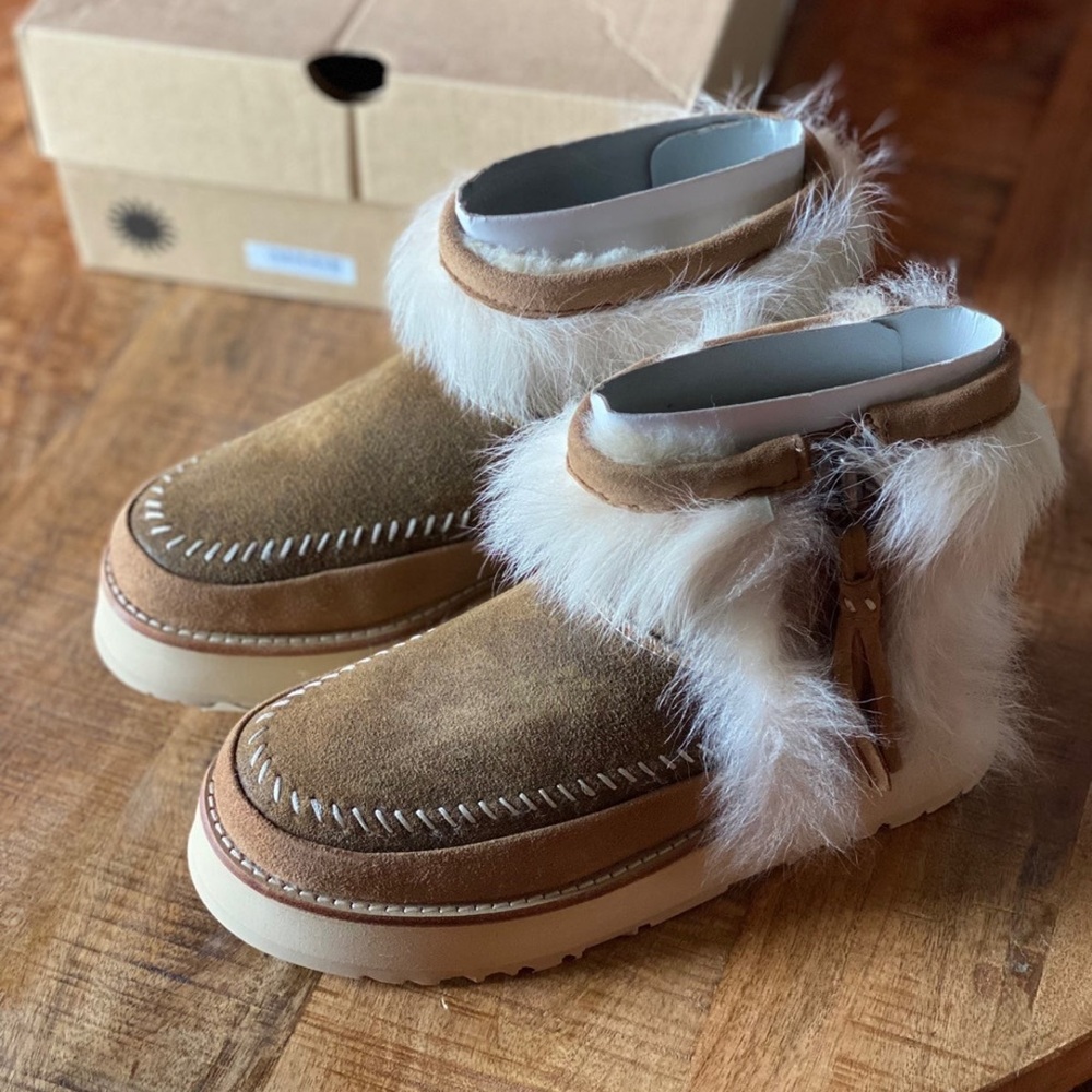 ✨Ugg Fluff Punk Shearling & Leather Booties